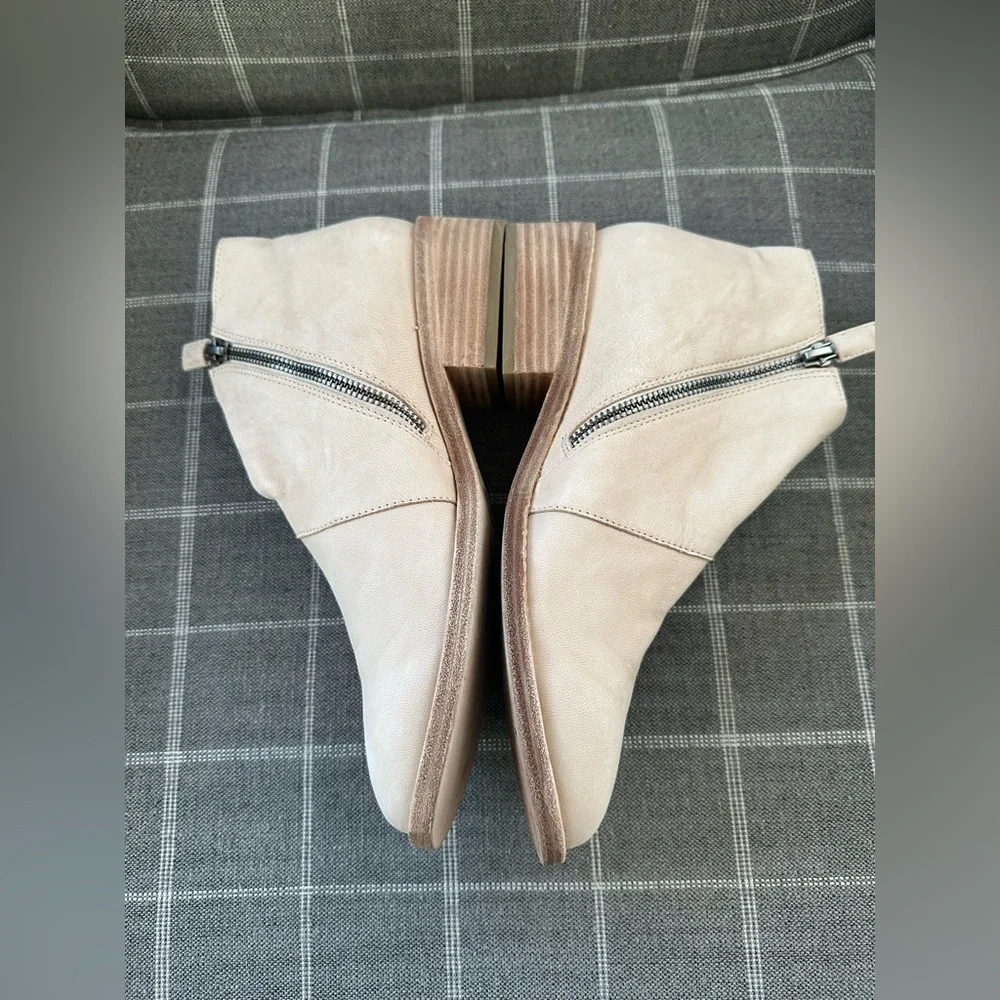 Eileen Fisher Billie Tumbled Nubuck Bootie Ankle Boots Women’s Size 8.5 Beige - Picture 3 of 11